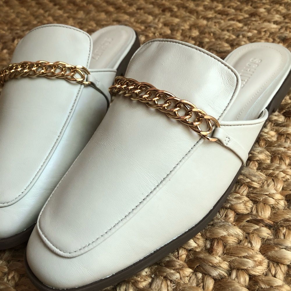 New: Schutz Desmond Mule in Pearl. Chain Detail. Size 8